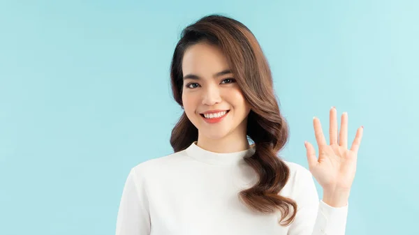Olá Que Passa Retrato Despreocupado Amigável Asiático Empresário Feminino Sorrindo — Fotografia de Stock