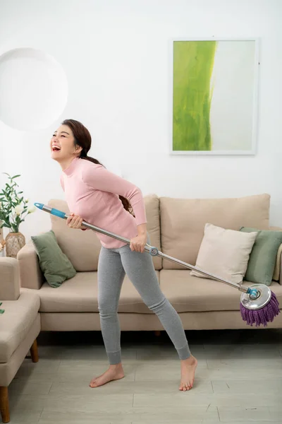 Happy Housewife Singing Her Favorite Song Cleanup Using Mop Microphone — Stock Photo, Image