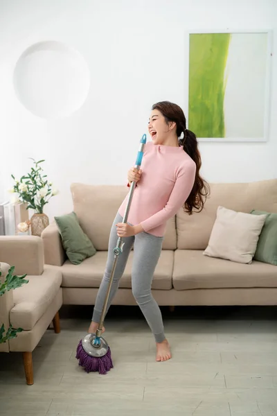 Happy Woman Cleaning Home Singing Mop Microphone Having Fun — Stock Photo, Image