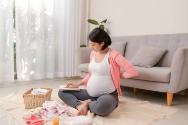 Hamilelik süresince yeni doğan için hazırlık.