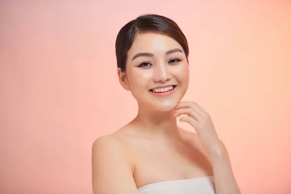 Mujer Belleza Feliz Mirando Hacia Otro Lado Aislado Fondo — Foto de Stock