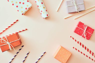 Yeni yıl hediyesi paketliyorum..