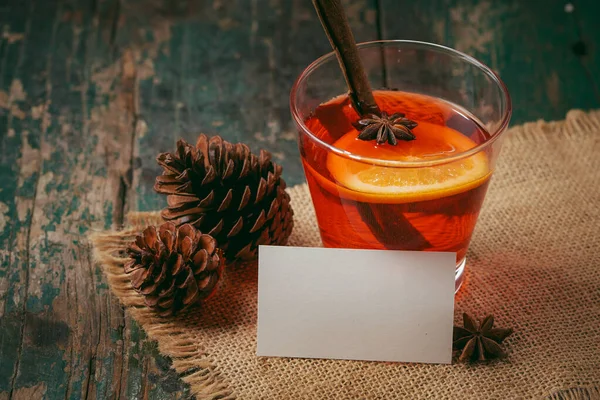 Boże Narodzenie Grzane Wino Rustykalne Drewnianym Stole Koncepcja Wakacje — Zdjęcie stockowe