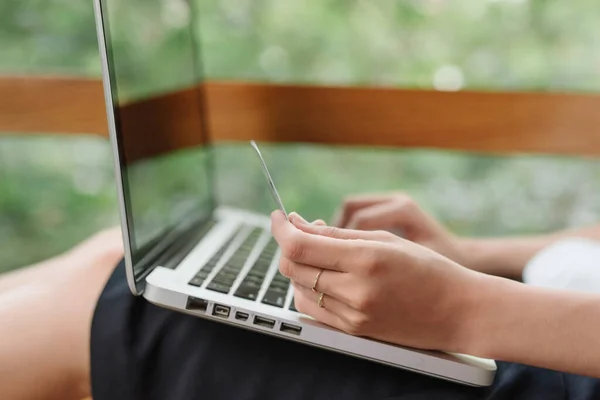 Portrait Girl Holding Credit Card Using Laptop Online Shopping — Stock Photo, Image