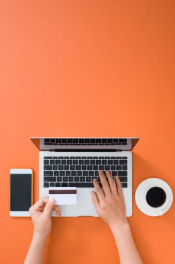 alışveriş ve çevrimiçi ödeme defter kullanarak