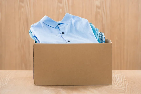 Caja Donación Para Pobres Con Ropa Fondo — Foto de Stock