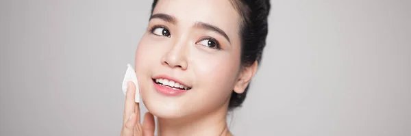 Happy Smiling Beautiful Asian Woman Using Cotton Pad Cleaning Skin — Stock Photo, Image