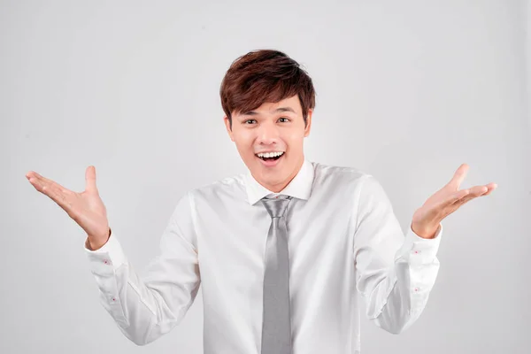 Feliz Hombre Asiático Saludando Alguien Sobre Fondo Blanco Mirando Cámara —  Fotos de Stock