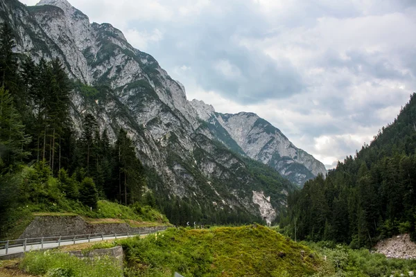 En vacker utsikt över de österrikiska Alperna — Stockfoto