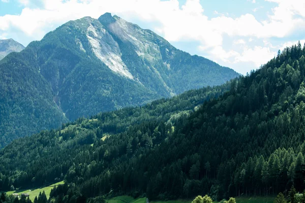 Une belle vue sur les Alpes autrichiennes — Photo