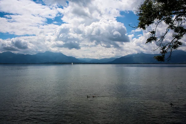 Beautiful mountain lake in the Austrian Alps — Stock Photo, Image