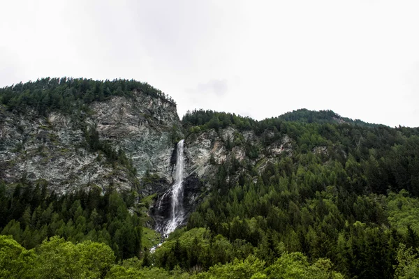 Mountain Creek. Vista alpina —  Fotos de Stock