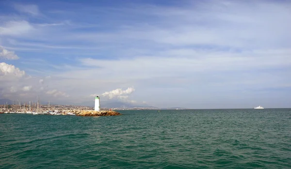 Lovely view of the lighthouse and the sea. — Stock Photo, Image