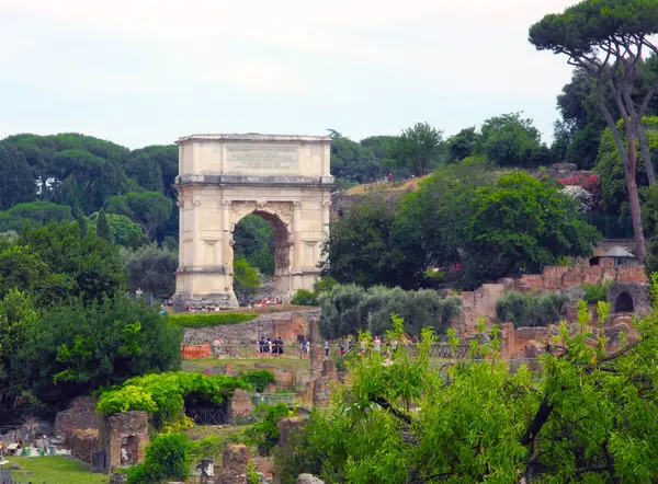 Boog van Titus, het Forum Romanum. — Stockfoto