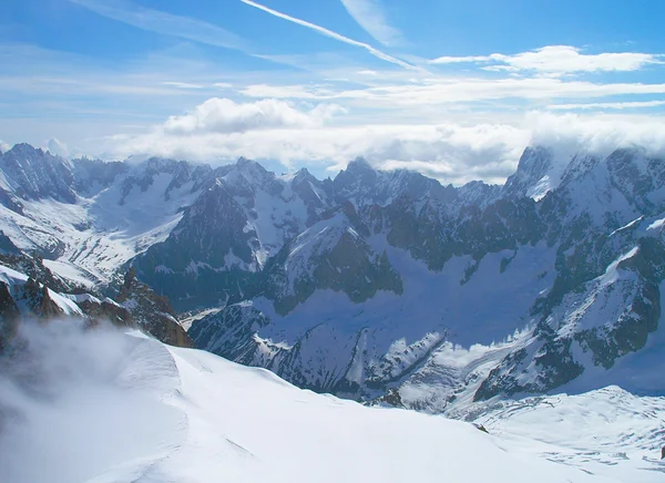 A tetejét a Mont Blanc-hegység. — Stock Fotó