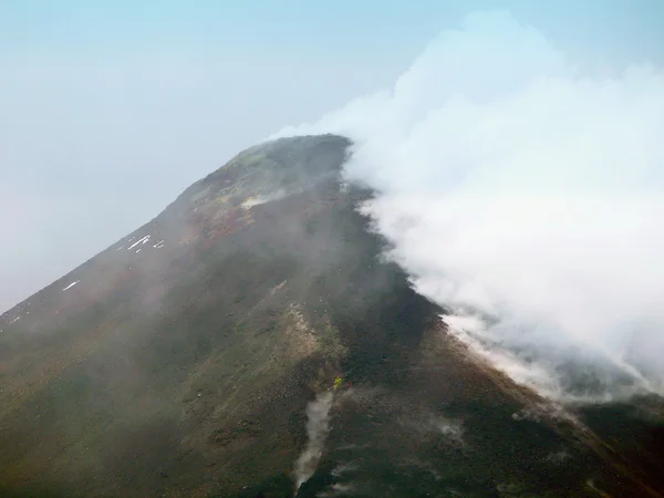 埃特纳火山抽烟. — 图库照片