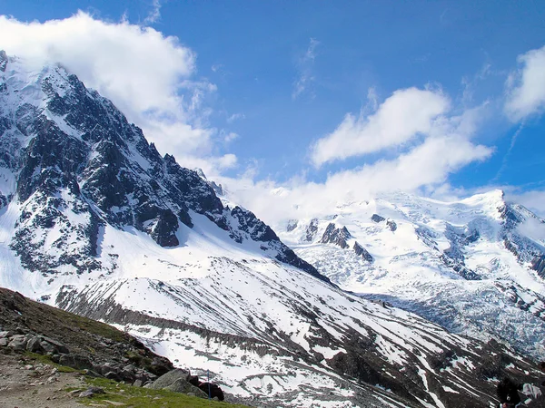 Toppar i bergskedjan Mont Blanc. — Stockfoto