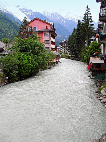 Floden Arve i Chamonix. — Stockfoto