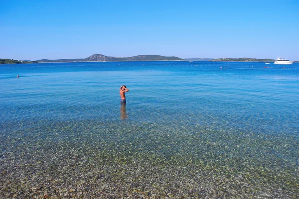 明確なアドリア海の滑らかな表面. — ストック写真