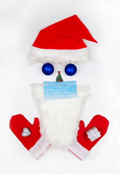 Cara Santa Claus Hecha Juguetes Navidad Abeto Barba Una Máscara — Foto de Stock