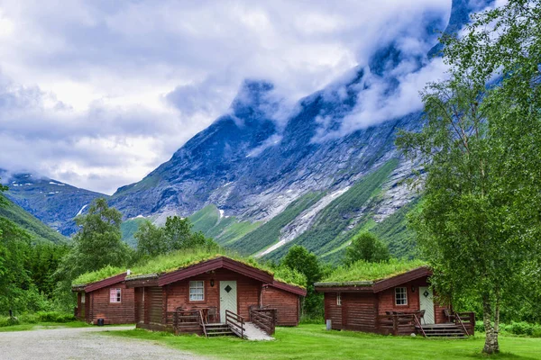 Autentiche Cabine Con Erba Verde Sul Tetto Piedi Della Famosa — Foto Stock