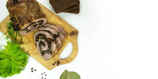 Pão Carne Assado Porco Com Ameixas Cogumelos Cortado Pedaços Uma — Fotografia de Stock
