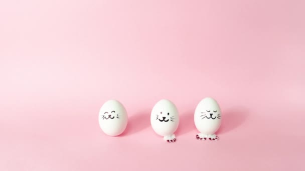 Gelukkig Pasen Dag Concept Drie Eieren Veranderen Veranderen Paashaas Feliciteren — Stockvideo
