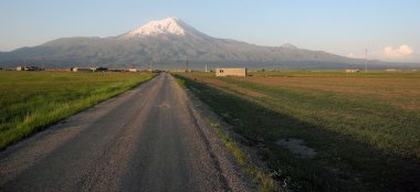 Ağrı Dağı zirvesine giden yol