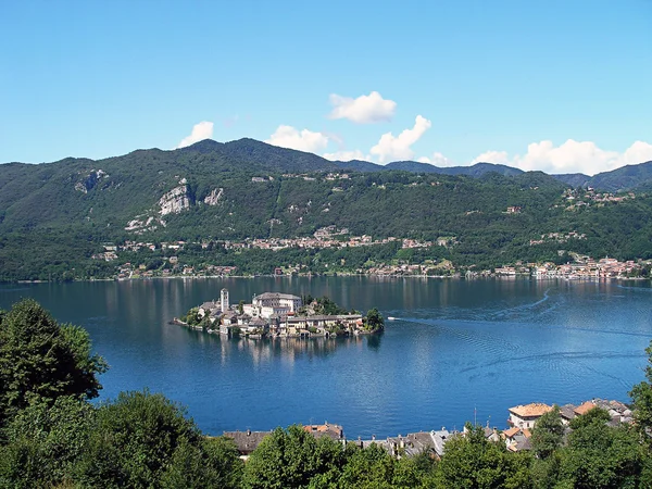 Isla de San Giulio en el Lago de Orta . —  Fotos de Stock