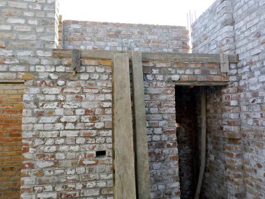 İnşaatta Lintel Biçimi olarak kullanılan tahta panjur