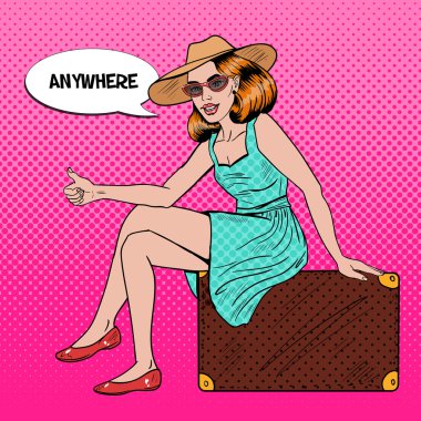 Pretty Genç Pop Art Woman Traveler Otostop Bavul üzerinde oturan. Vektör çizimi