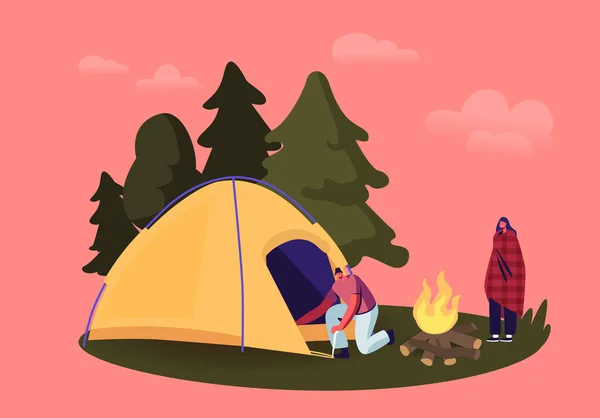 Karaktärer Camping. Unge man Hummer håller sig till marken för att sätta upp tält för att tillbringa tid på sommarläger i skogen — Stock vektor