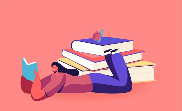 Personaje femenino Lectura Literatura acostado cerca de enormes libros pila. Estudiante joven o gusano de biblioteca pasan tiempo en la biblioteca — Vector de stock