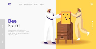 Bal İniş Sayfası Şablonu Çıkartılıyor. Apiary 'deki Koruyucu Üniformada Arıcılar Bal Tarağı Çerçevesini Çerçeveledi