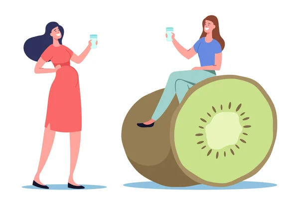Mujeres jóvenes sentadas en el enorme kiwi bebiendo agua infundida. Pequeños personajes femeninos Dieta de desintoxicación, Alimentos saludables, Frutas — Vector de stock