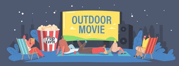 Los personajes pasan la noche con amigos en el cine al aire libre. Gente viendo películas en pantalla grande con sistema de sonido. — Vector de stock