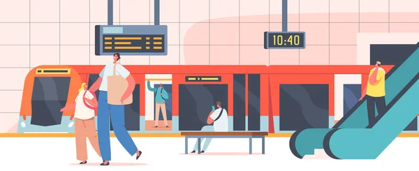 Persone alla stazione della metropolitana, personaggi alla piattaforma metropolitana pubblica con treno, scala mobile, mappa, orologio e display digitale — Vettoriale Stock