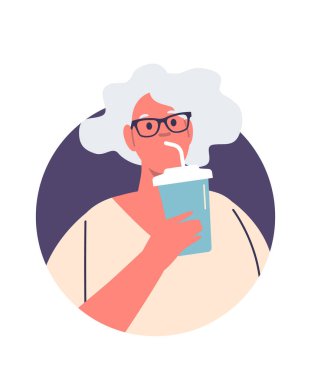 Susamış yaşlı kadın saf su avatarını içiyor.