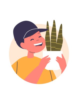 Sevimli çocuk sunar ev bitkilerini paylaşarak mutluluğu