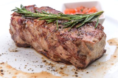 Rosemary ile ızgara sığır eti biftek