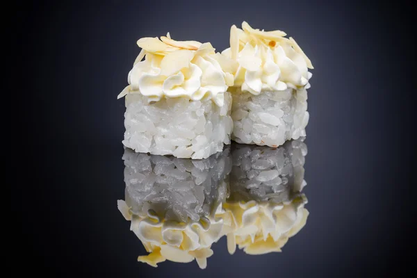 チーズと魚のロール寿司 — ストック写真