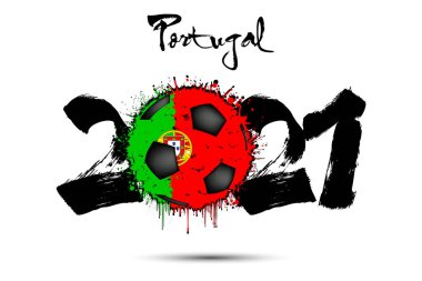 Soyut numaralar 2021 ve futbol topu grunge tarzında Portekiz bayrağının renklerine boyanmış. 2021 rakamları ve lekelerden yapılmış bir futbol topu şeklinde Portekiz bayrağı. Vektör illüstrasyonu