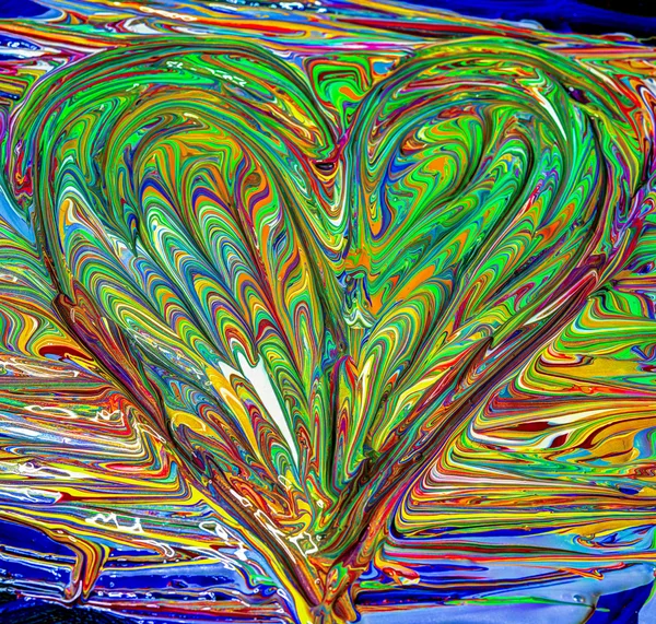 심장 모양의 혼합된 페인트 색상 — 스톡 사진
