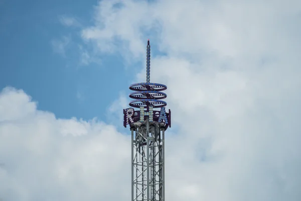 Fechar-se de uma torre de queda livre do dult em Regensburg — Fotografia de Stock