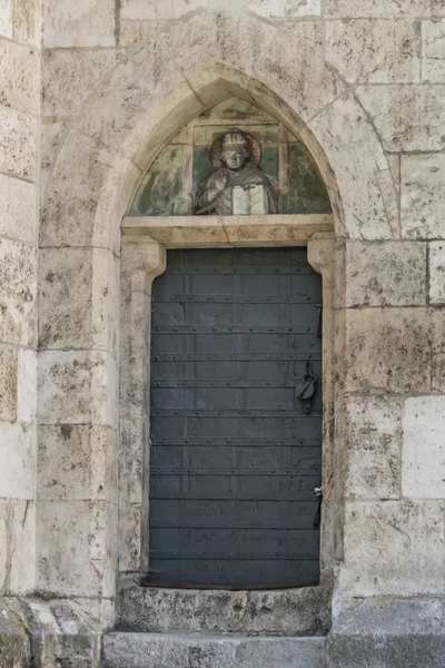 Egy hátsóajtó a DOM St. Peter Regensburgban — Stock Fotó