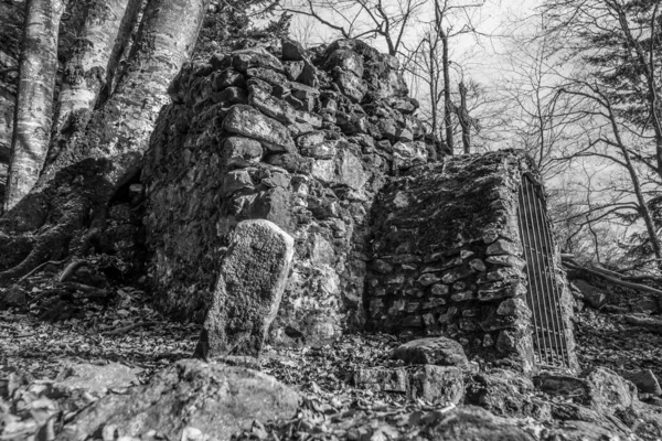 Imagem Preto Branco Pedra Velha Construiu Ruína Dilapidada Monastery Rusel — Fotografia de Stock