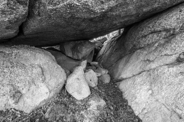 Ancienne Formation Granit Mégalithique Avec Grotte Percée Dans Forêt Bavaroise — Photo