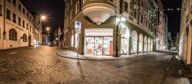 Regensburg, Bavyera, Almanya, 28 Kasım 2020, Corona Kilitlenmesi sırasında 2020 kışında Goliathstrasse ve Krautermarkt manzarası