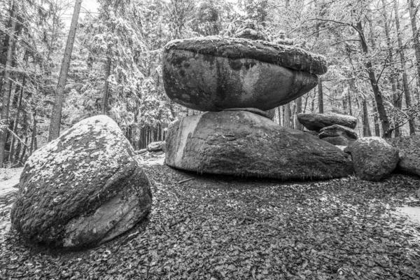 Wackelstein Vicino Thurmansbang Megalith Formazione Roccia Granitica Inverno Nella Foresta — Foto Stock