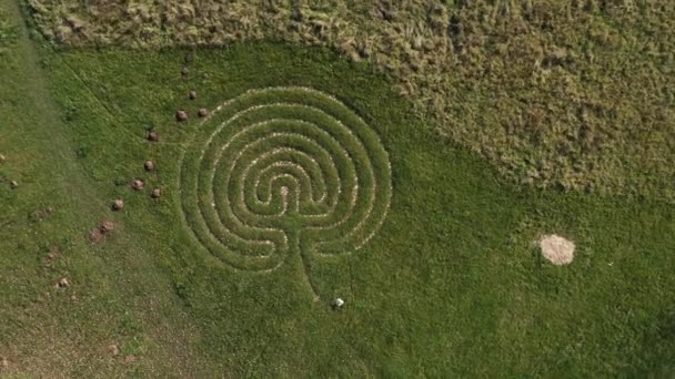 Vluchtbeelden Van Een Luchtopname Met Een Drone Boven Het Inwijdingsbord — Stockvideo